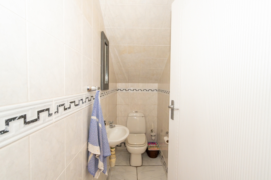 4 Bedroom Property for Sale in Paradise Beach Western Cape
